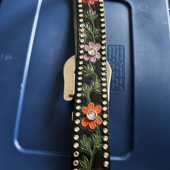 Women’s Genuine Handtooled Leather and hand painted Belt - Picture 3 of 6